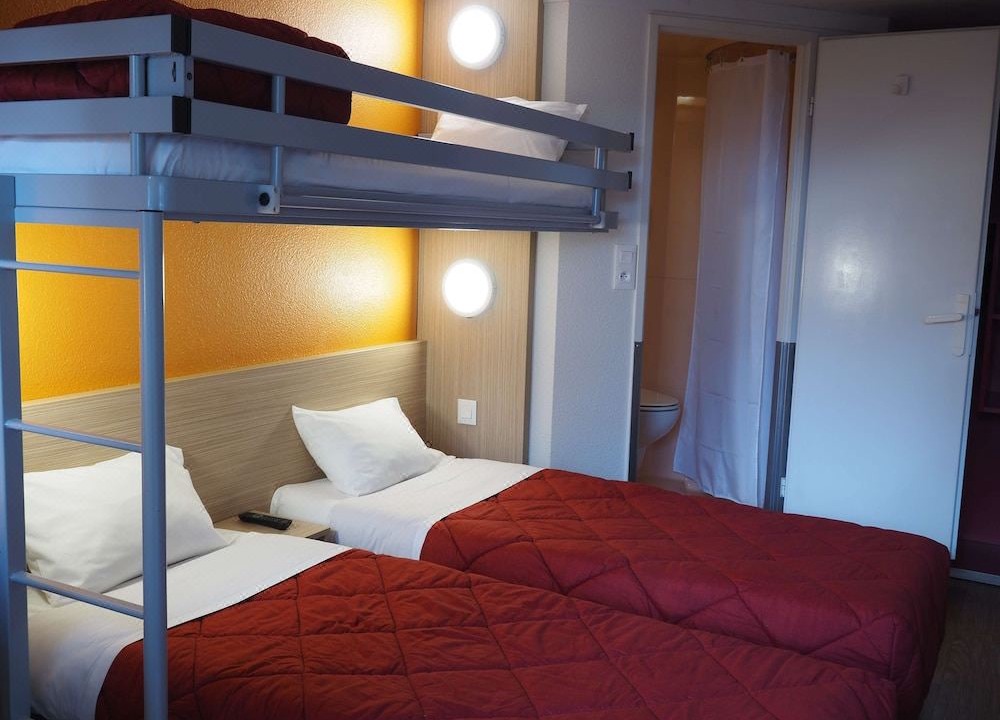 Photo of Bedroom in Saint-Lambert-des-Levees