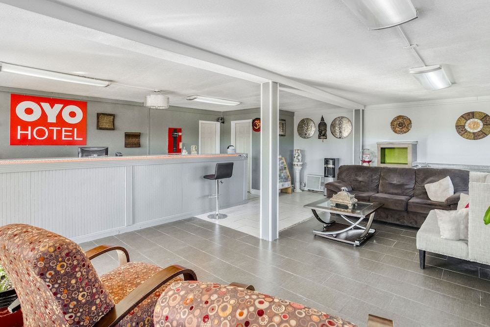 Photo of Livingroom in Pineville