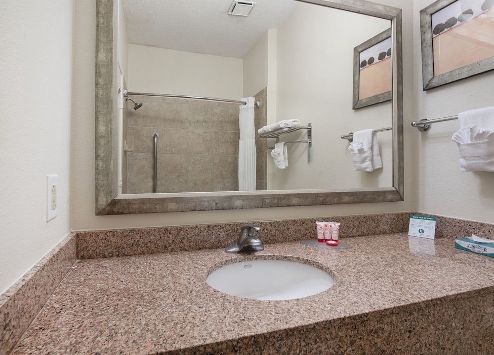 Photo of Bathroom in Greater Greenspoint