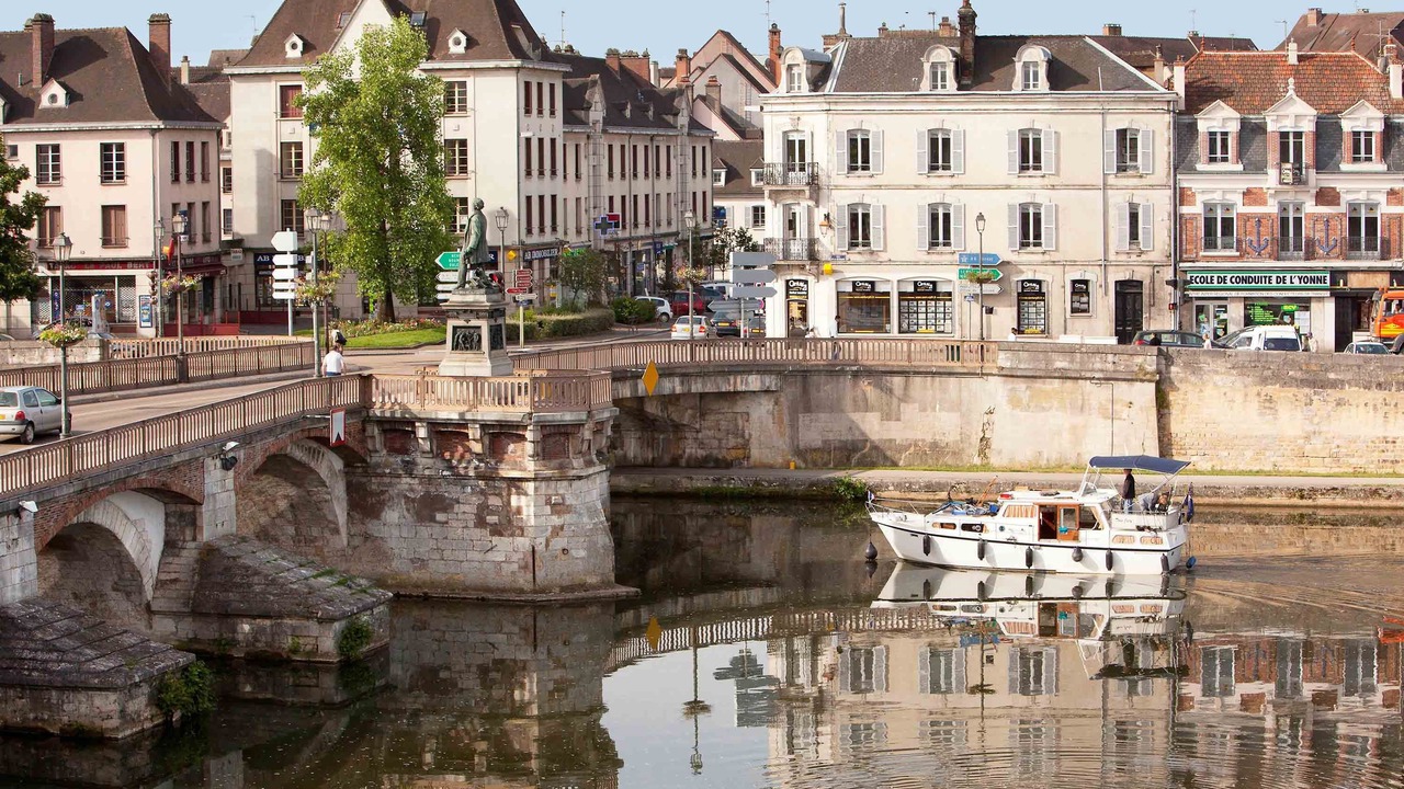 Photo of Buildings in Venoy