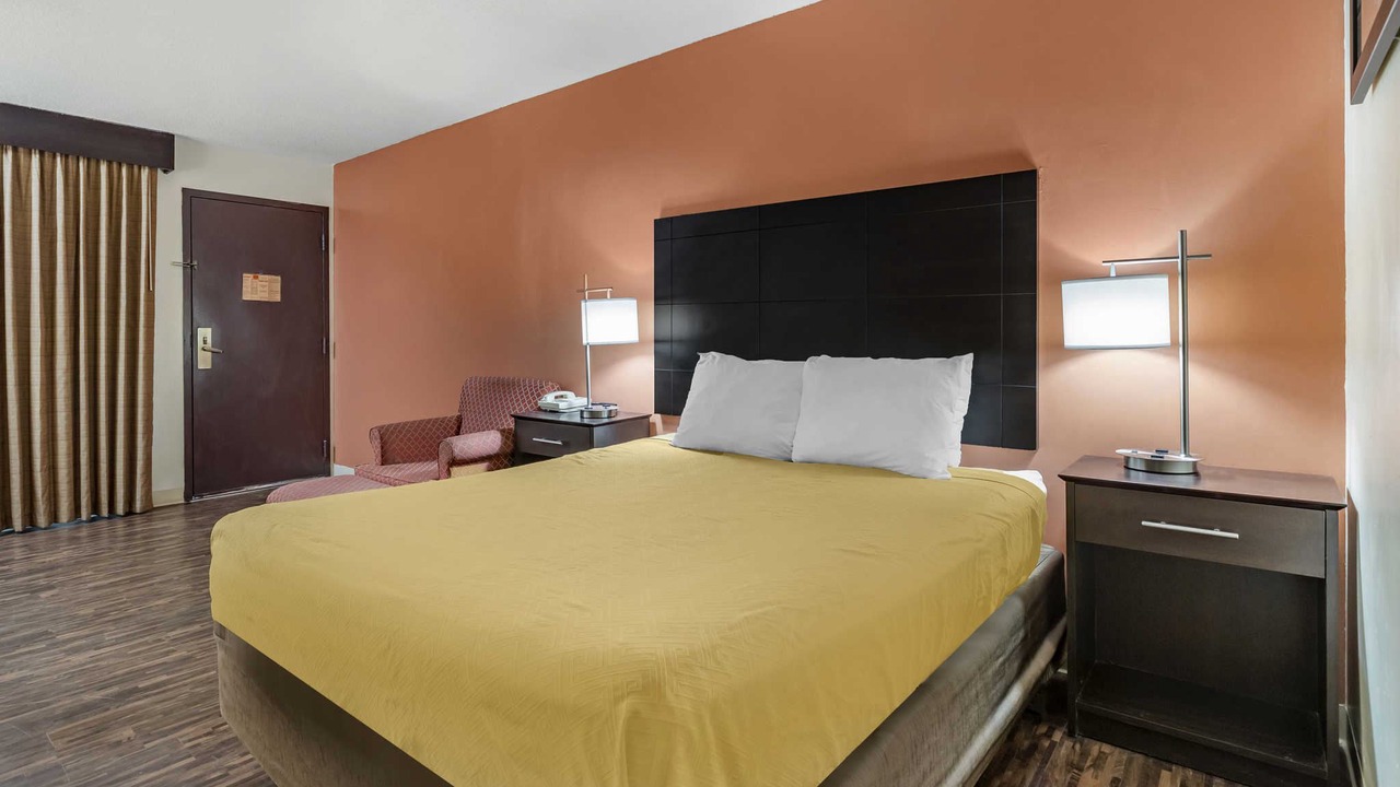 Photo of Bedroom in Urbandale