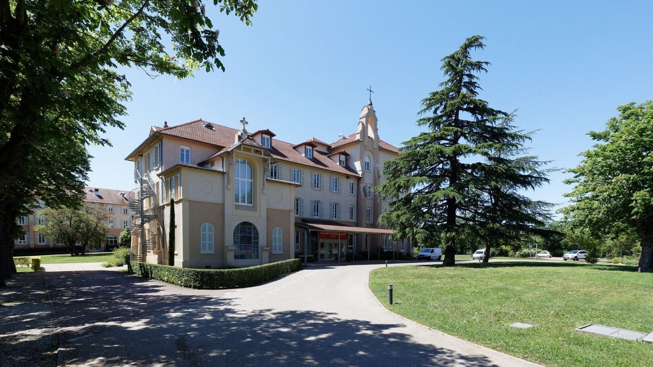 Photo of Buildings in Francheville Le Bas