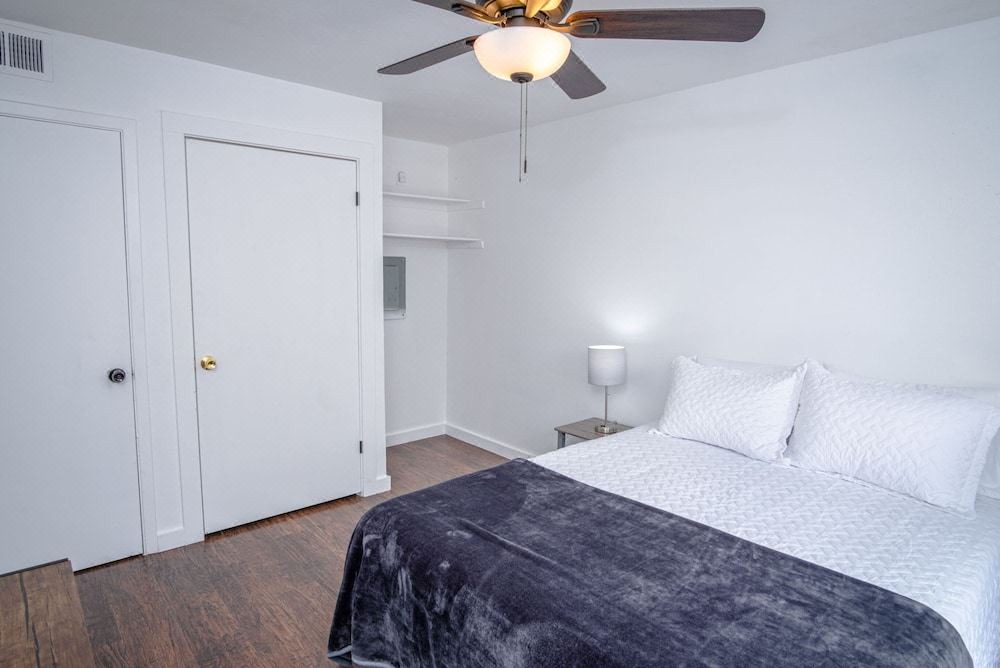 Photo of Bedroom in Midtown