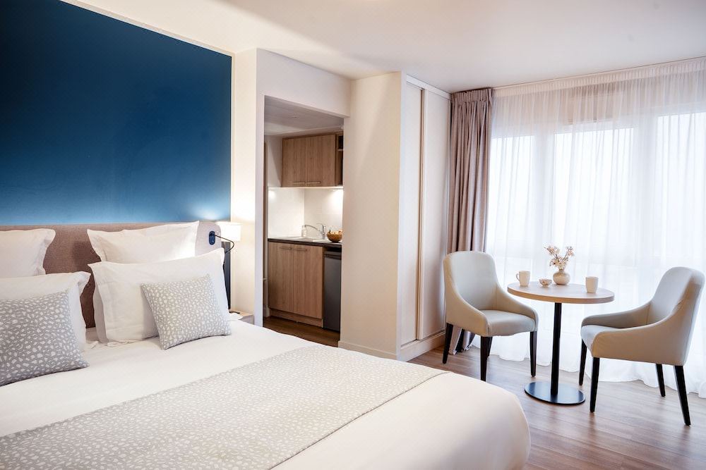 Photo of Bedroom in Saint-Ouen