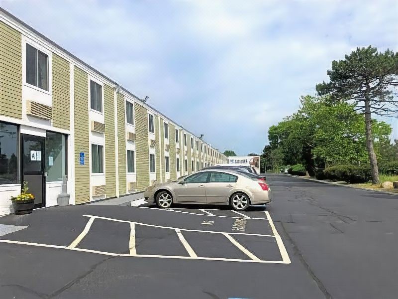 Photo of Buildings in Teaticket