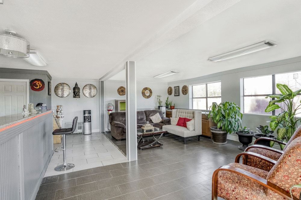Photo of Livingroom in Pineville