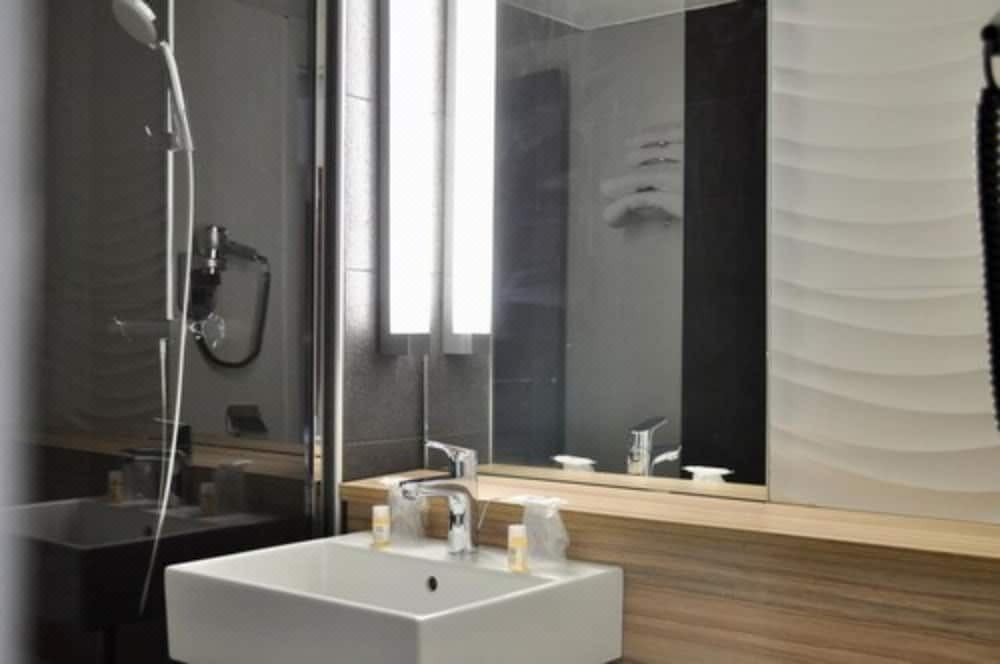 Photo of Bathroom in Balaruc-le-Vieux