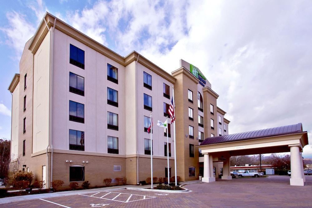 Photo of Buildings in Oak Ridge