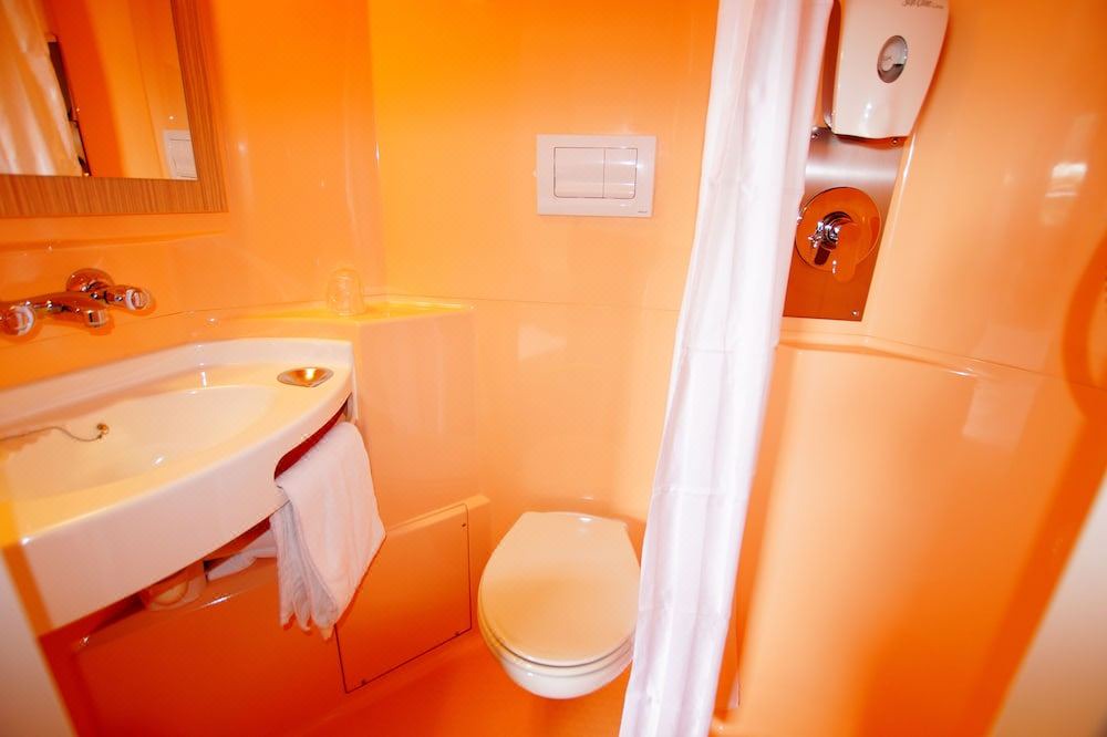 Photo of Bathroom in Saint-Lambert-des-Levees