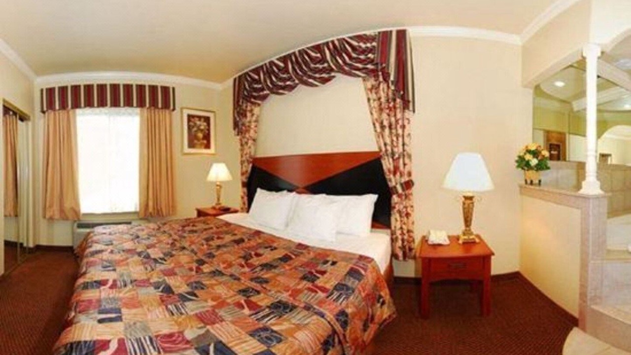 Photo of Bedroom in Hewitt