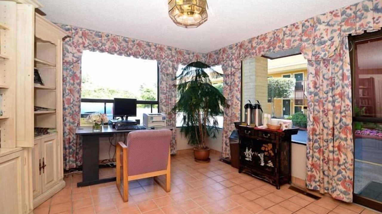 Photo of Livingroom in North Whisman