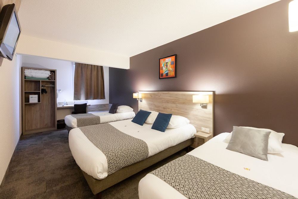 Photo of Bedroom in Distre