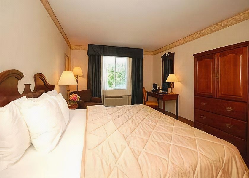 Photo of Bedroom in Castleton-on-Hudson
