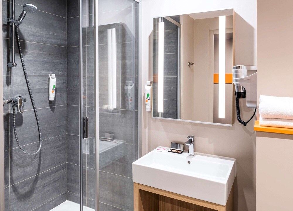 Photo of Bathroom in Clamart