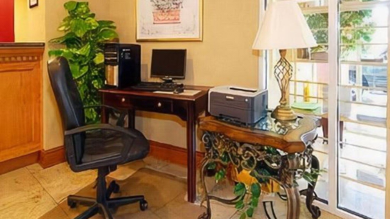 Photo of Livingroom in Southeast Raleigh