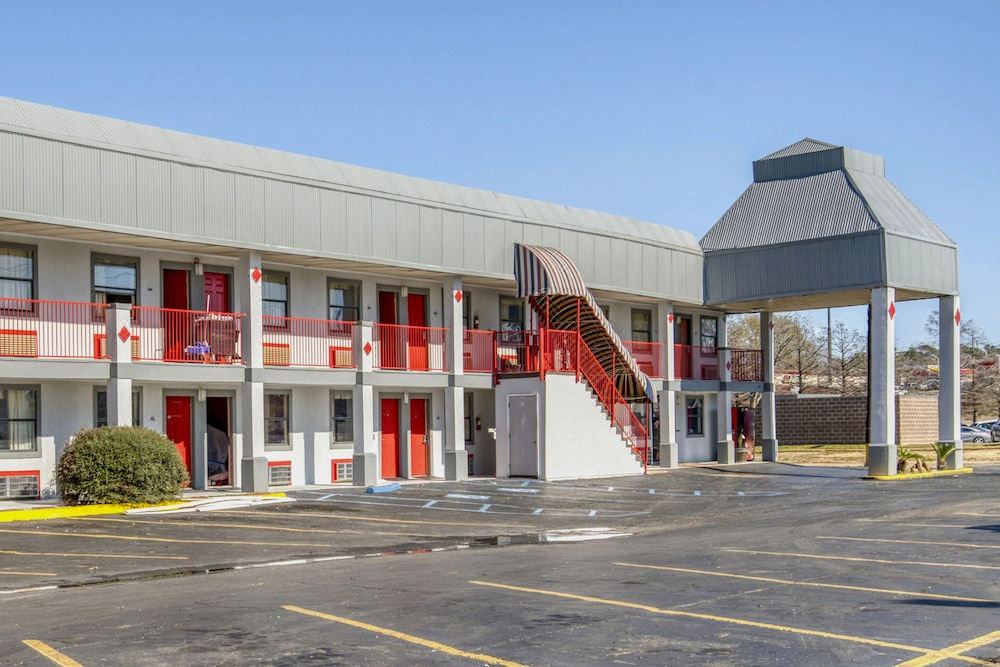 Photo of Buildings in Pineville