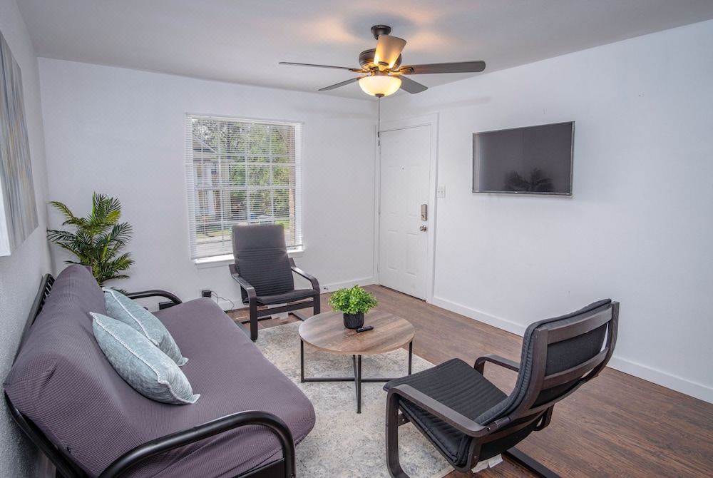 Photo of Livingroom in Midtown