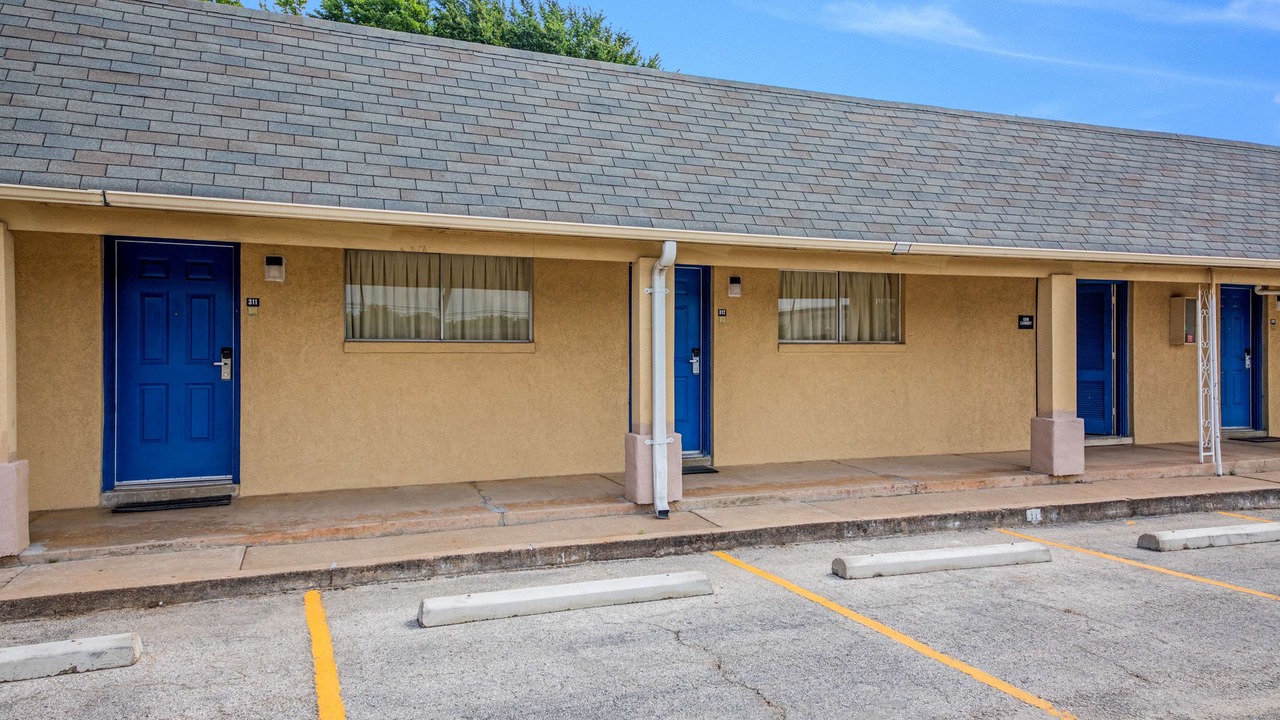 Photo of Buildings in Giddings