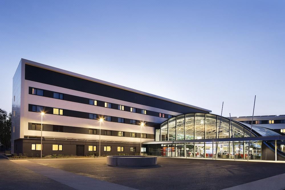 Photo of Buildings in Le Mesnil-Amelot