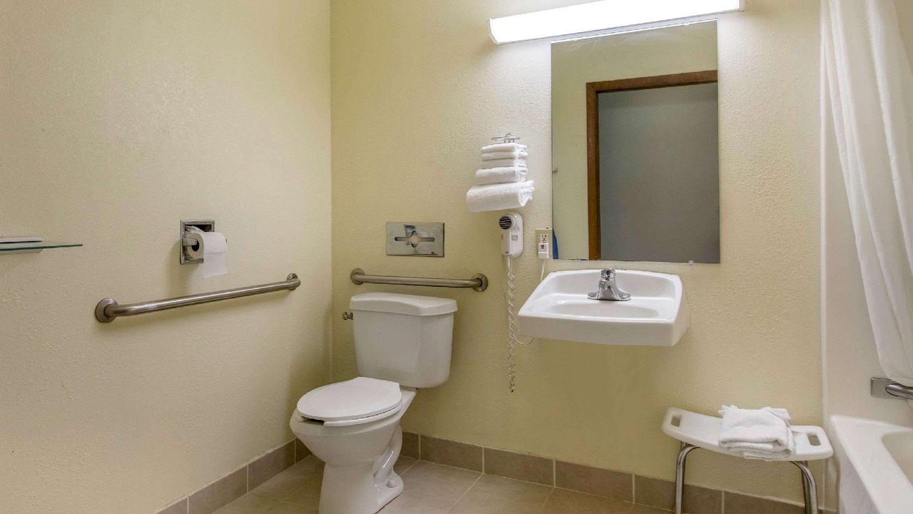 Photo of Bathroom in Coopersville