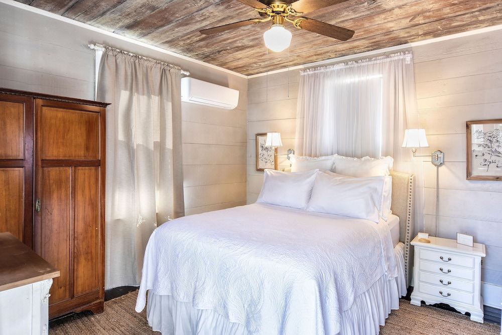 Photo of Bedroom in Smithville