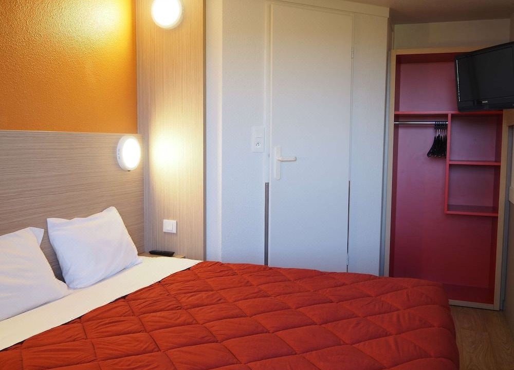 Photo of Bedroom in Saint-Lambert-des-Levees