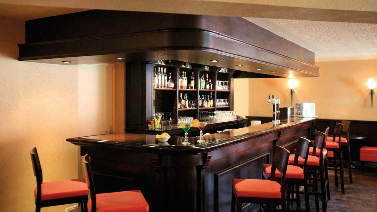 Photo of Others in Valence