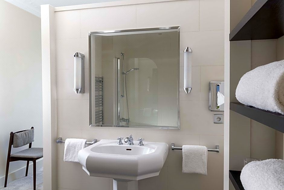 Photo of Bathroom in Quartier de la Plaine-de-Monceaux
