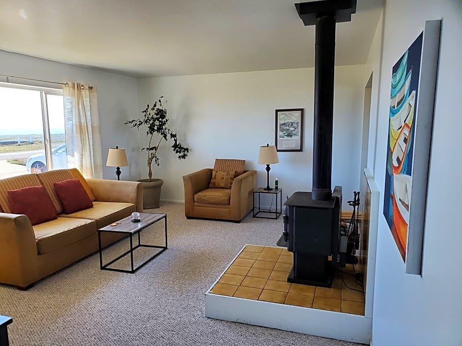 Photo of Livingroom in Point Arena