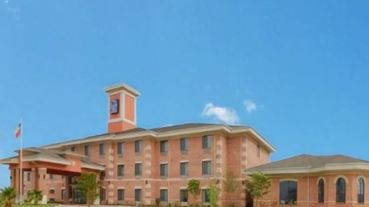 Photo of Buildings in Hewitt