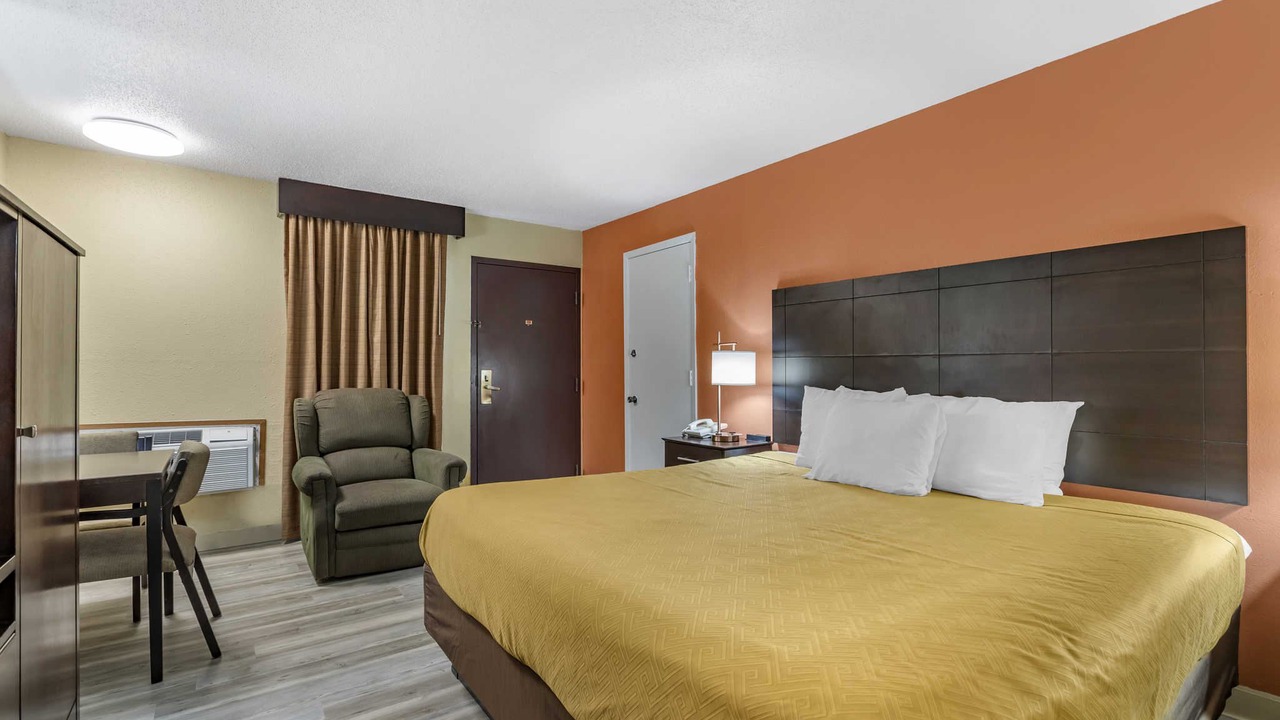 Photo of Bedroom in Urbandale