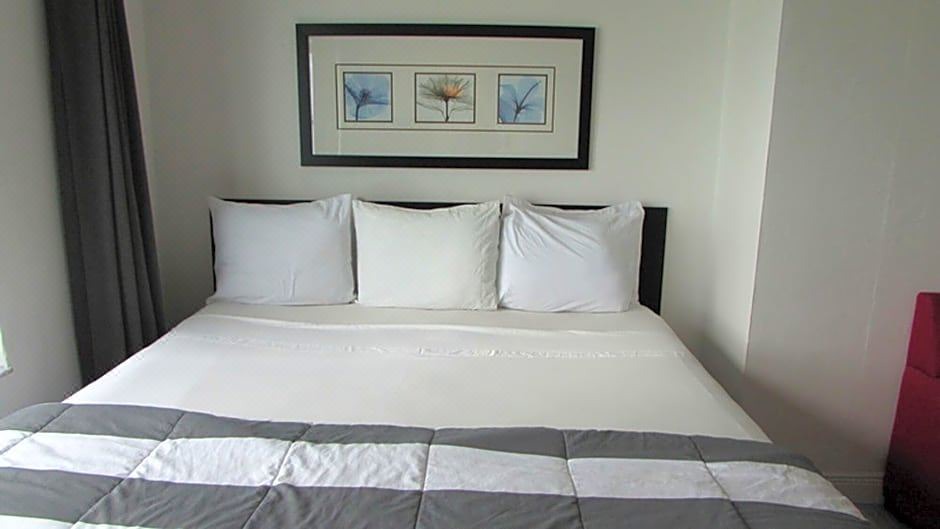 Photo of Bedroom in Mid Beach