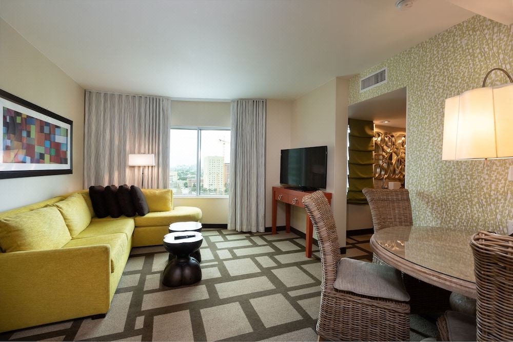 Photo of Livingroom in Houston Convention District
