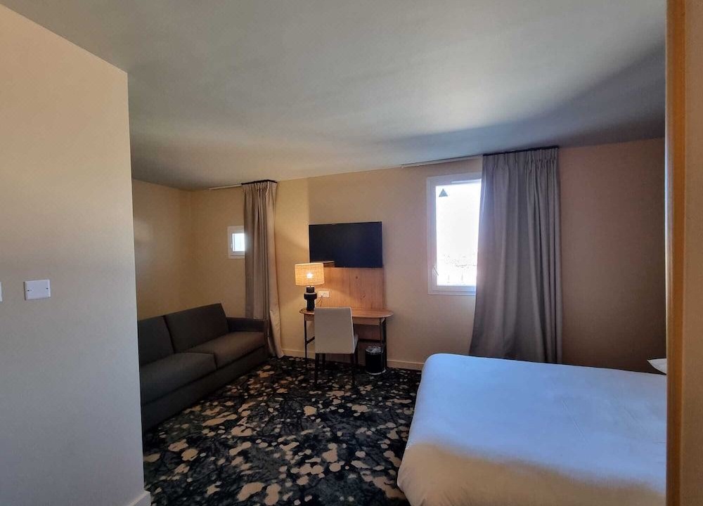 Photo of Bedroom in Saint-Cyr-l'Ecole