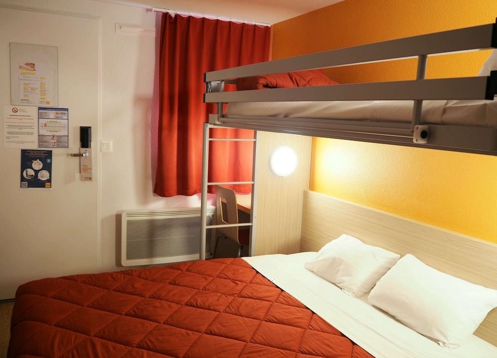 Photo of Bedroom in Saint-Lambert-des-Levees