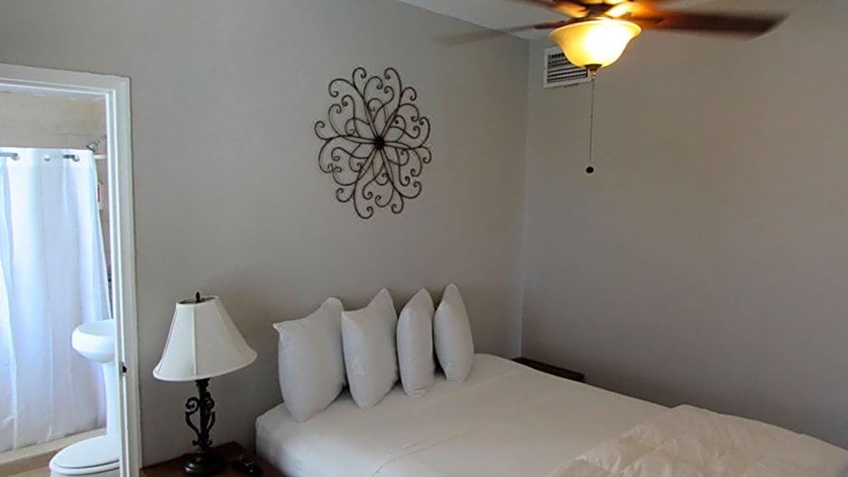 Photo of Bedroom in Mid Beach