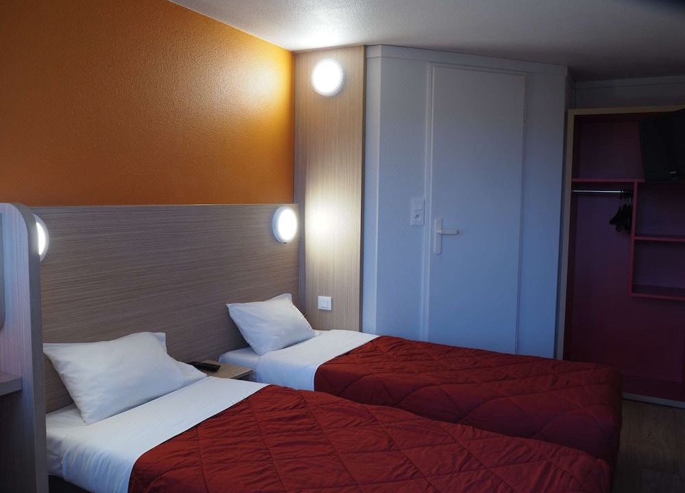 Photo of Bedroom in Saint-Lambert-des-Levees