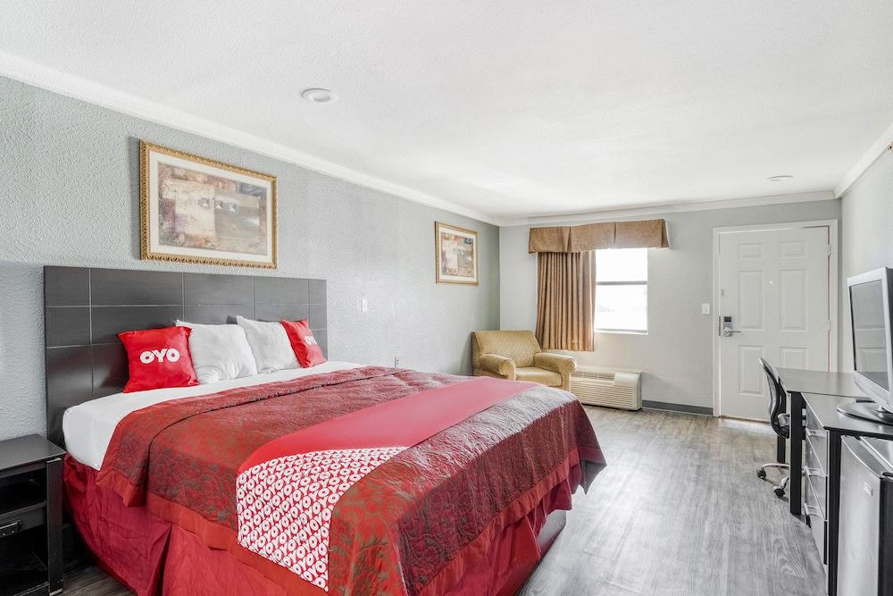 Photo of Bedroom in Pineville