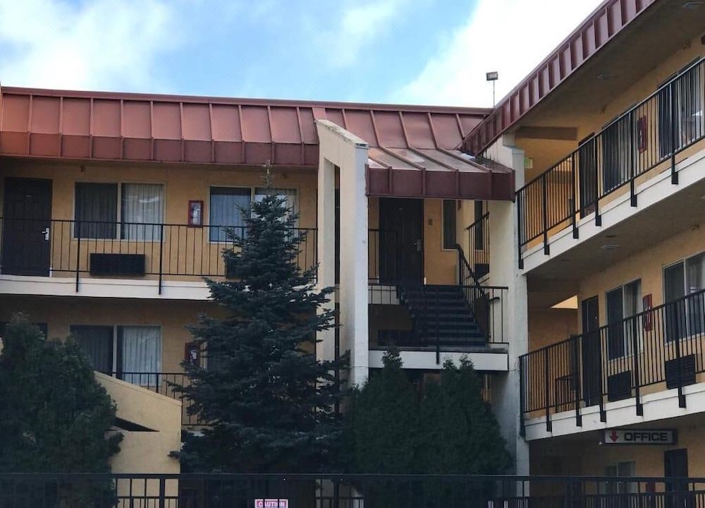 Photo of Buildings in Cornwall Park