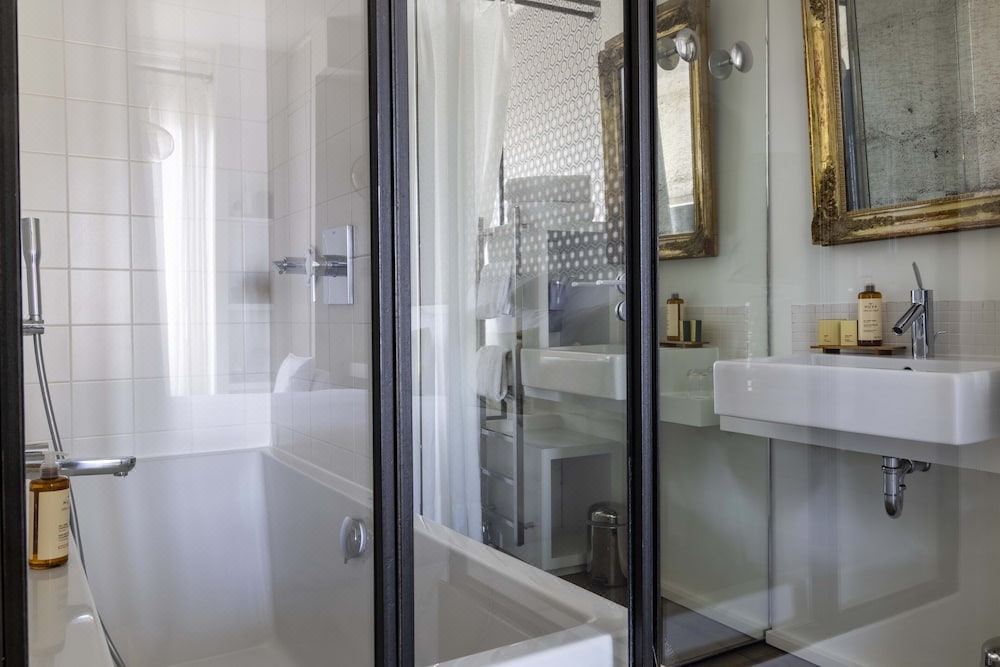 Photo of Bathroom in Quartier de la Plaine-de-Monceaux