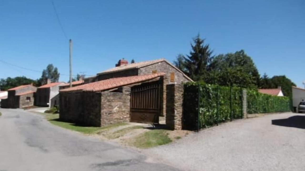 Photo of Buildings in Le Cellier