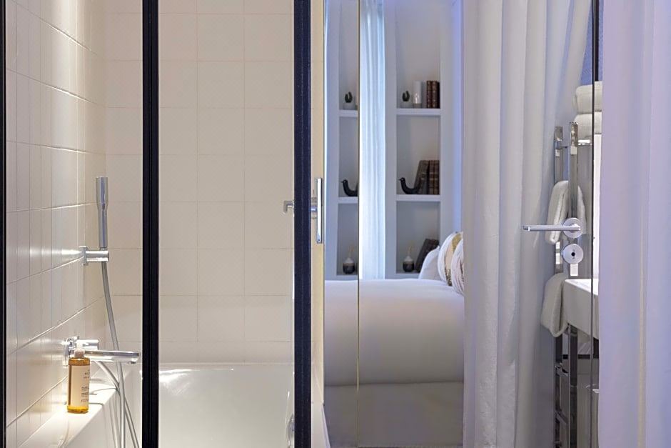 Photo of Bathroom in Quartier de la Plaine-de-Monceaux