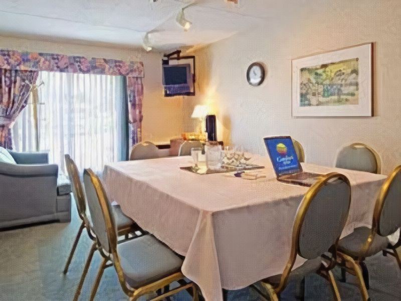 Photo of Livingroom in Chatham-Kent