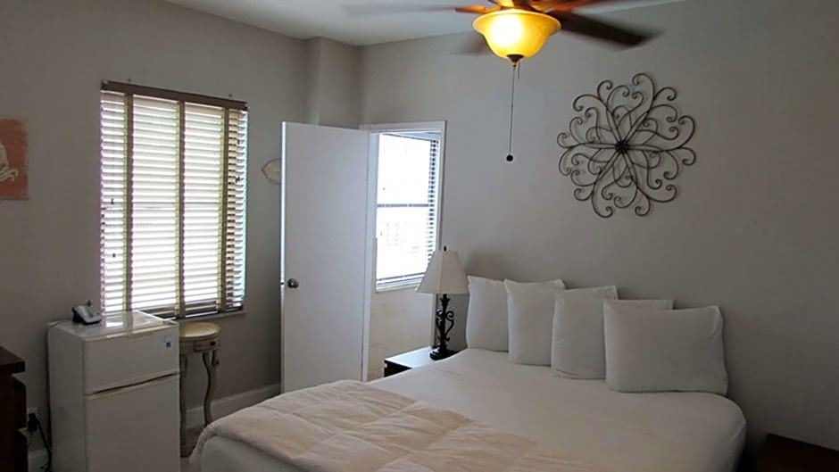 Photo of Bedroom in Mid Beach