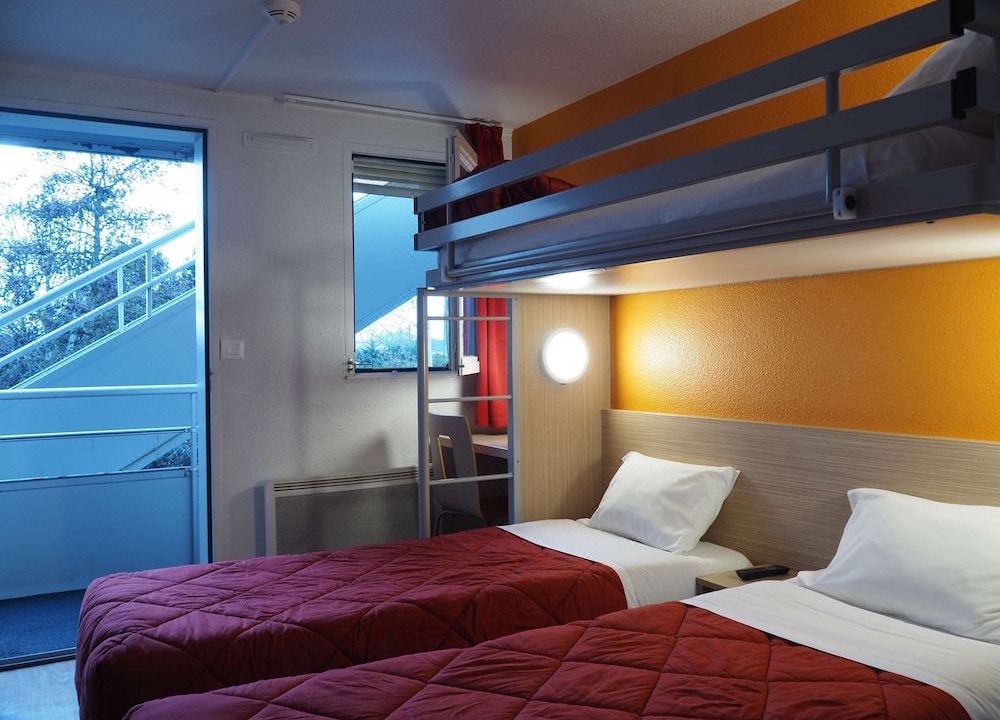 Photo of Bedroom in Saint-Lambert-des-Levees