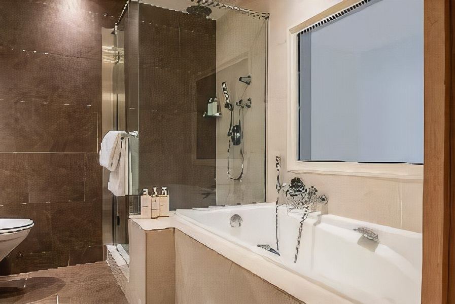 Photo of Bathroom in Puteaux