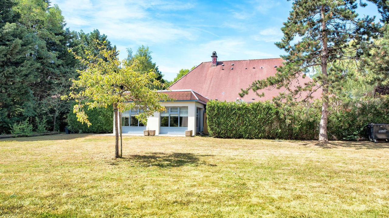 Photo of Buildings in Saint-Arnoult