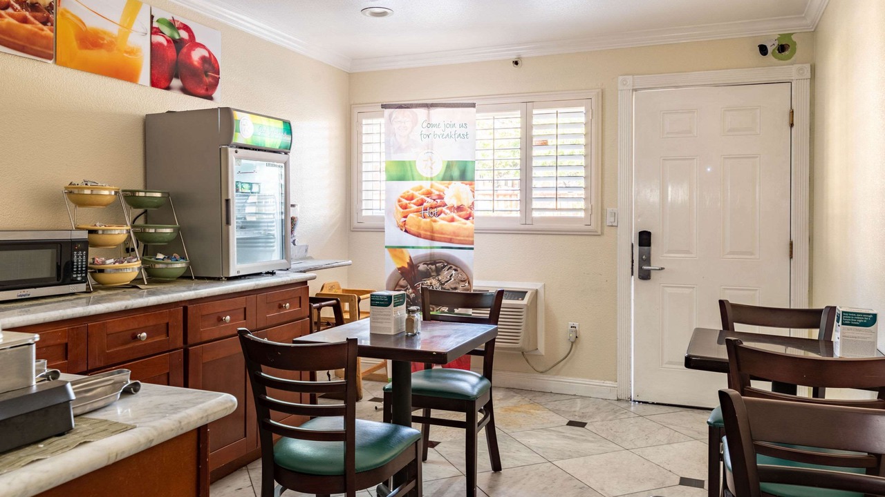 Photo of Livingroom in Central Berkeley