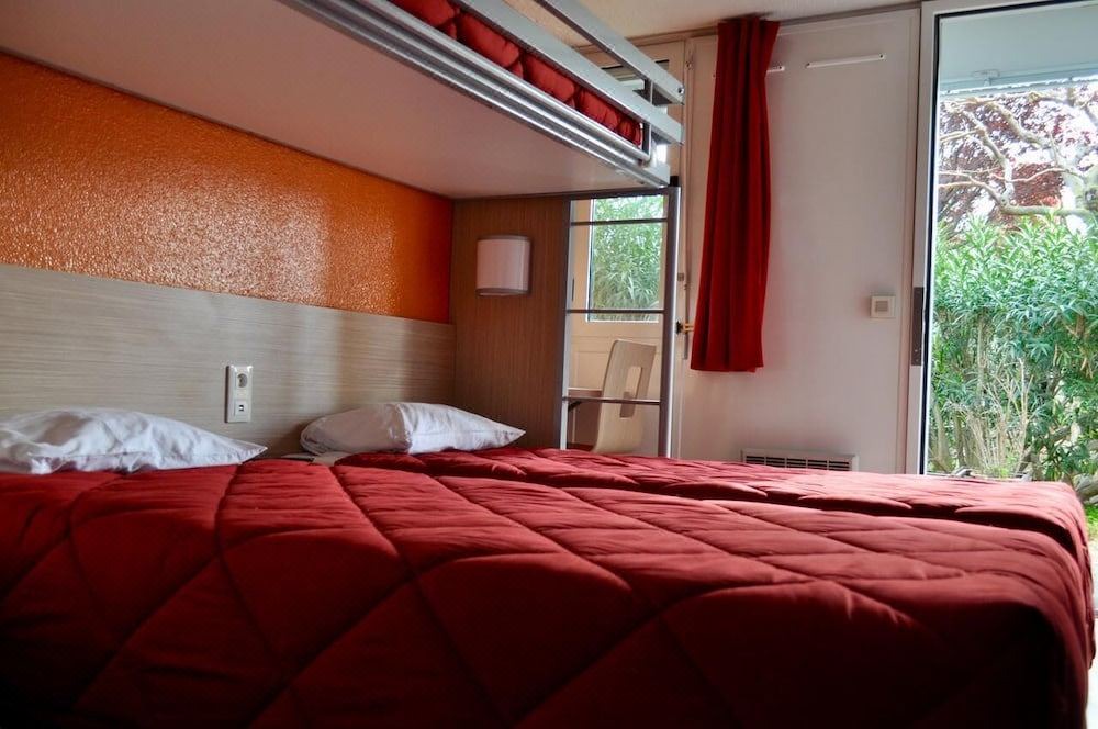 Photo of Bedroom in Balaruc-le-Vieux