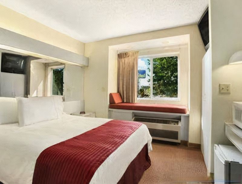 Photo of Bedroom in Calcium